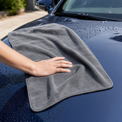 Drying a car bonnet with the AquaGlide microfiber towel