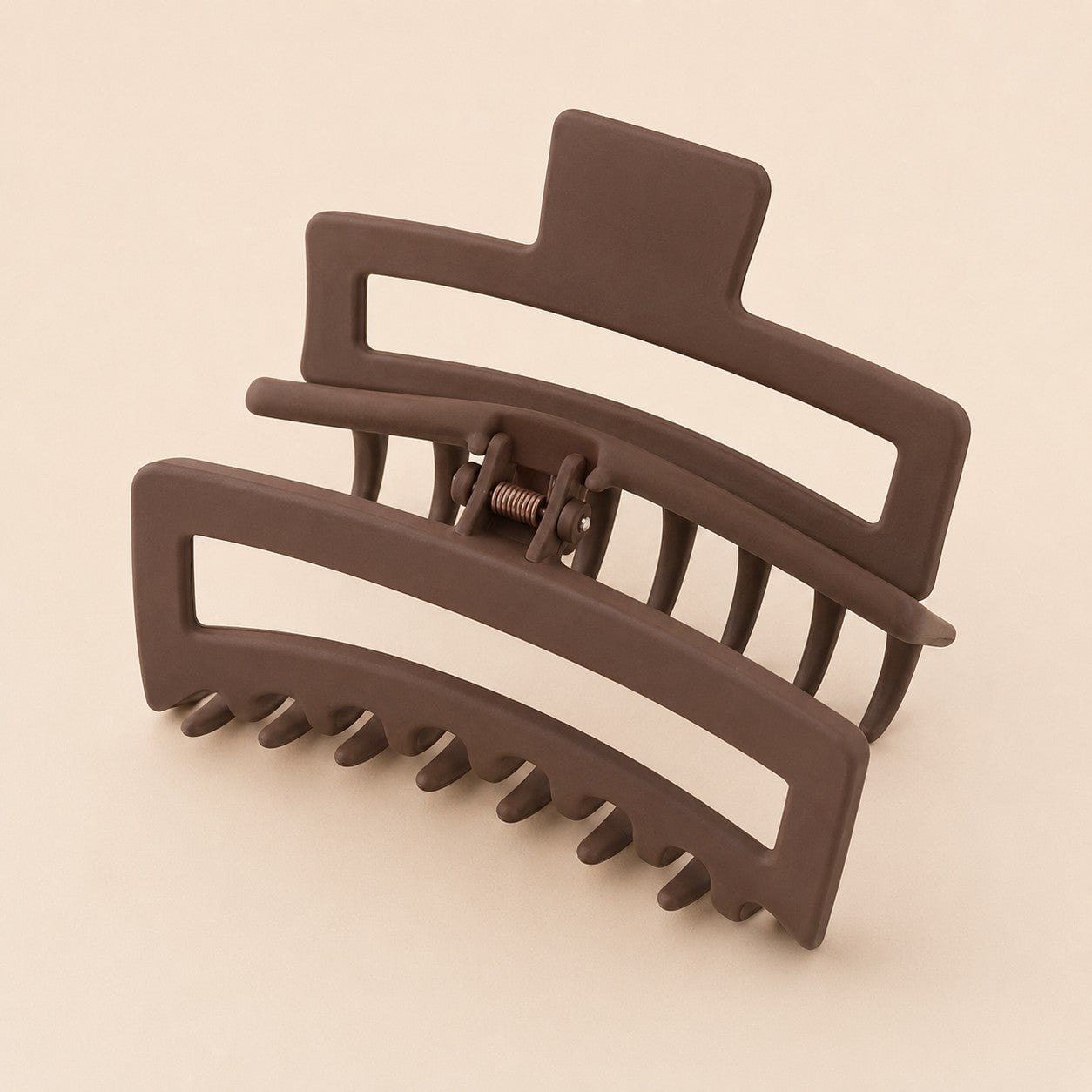 Close-up of the ClipLuxe claw clip teeth and matte finish